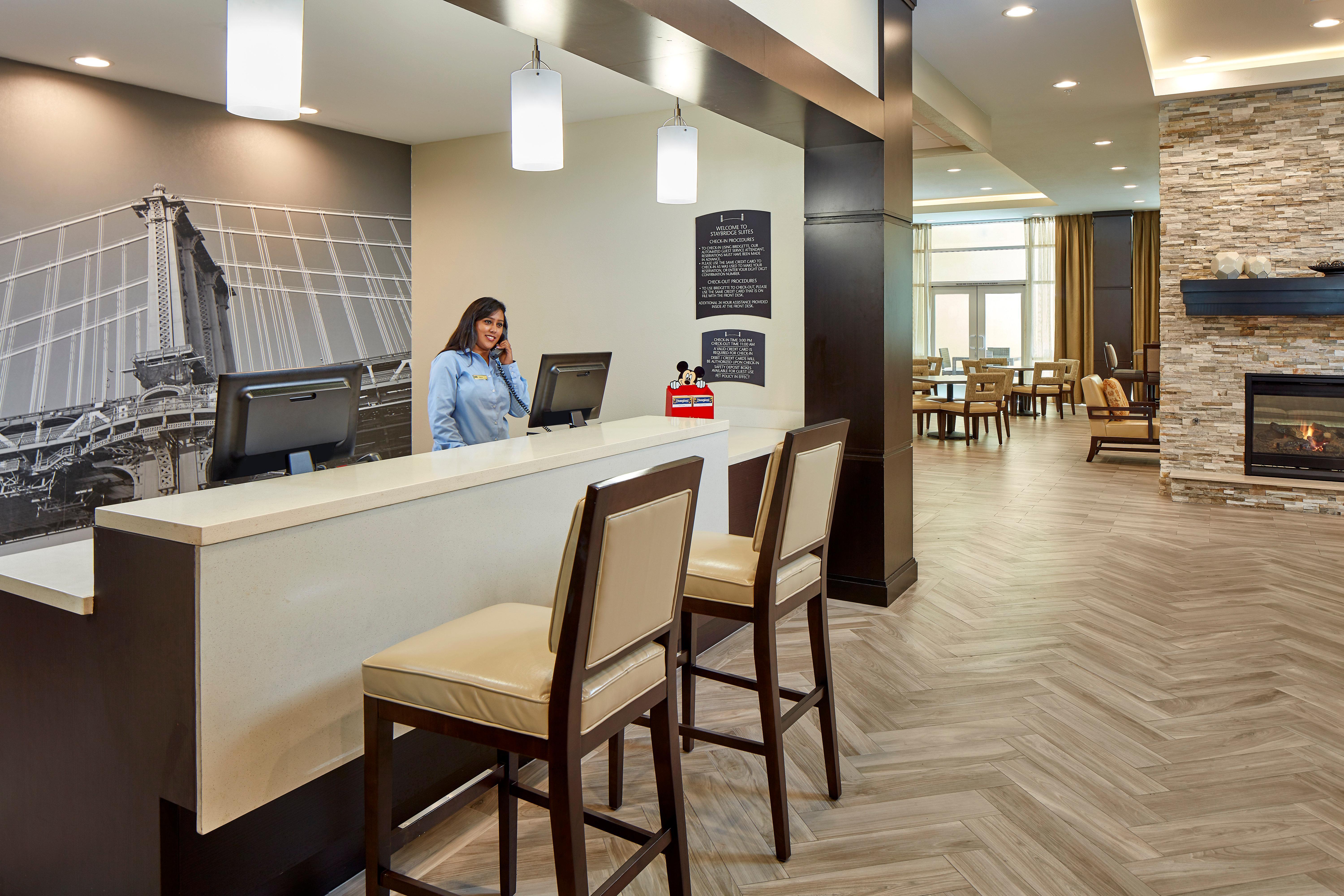 Staybridge Suites Anaheim At The Park By Ihg Bagian luar foto